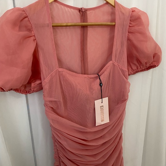 ✨NWT | Missguided | Blush Mesh Ruched puff sleeves dress - Picture 5 of 8